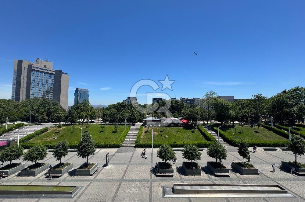 Taksim Meydanı'nda Tarihi Pertev Apartmanı'nda Satılık Prestij Mülk