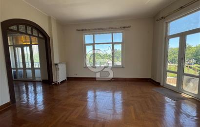 Taksim Meydanı'nda Tarihi Pertev Apartmanı'nda Satılık Prestij Mülk