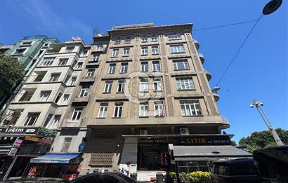 Taksim Meydanı'nda Tarihi Pertev Apartmanı'nda Satılık Prestij Mülk