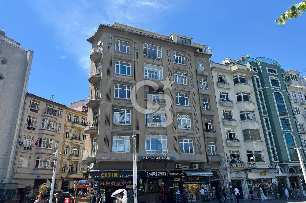 Taksim Meydanı'nda Tarihi Pertev Apartmanı'nda Satılık Prestij Mülk