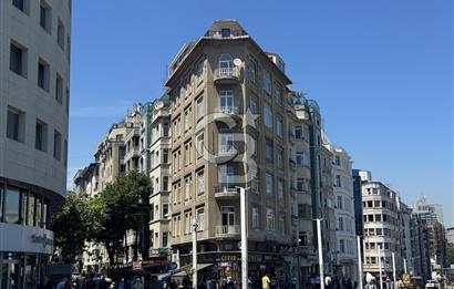 Taksim Meydanı'nda Tarihi Pertev Apartmanı'nda Satılık Prestij Mülk