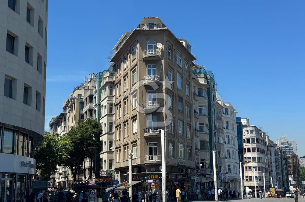 Taksim Meydanı'nda Tarihi Pertev Apartmanı'nda Satılık Prestij Mülk