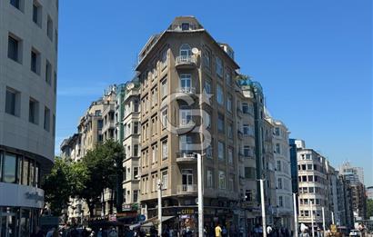 Taksim Meydanı'nda Tarihi Pertev Apartmanı'nda Satılık Prestij Mülk