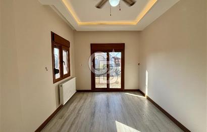 Ayvalık Altınova Merkezi Konumda 3+1 Satılık Müstakil Taş Ev