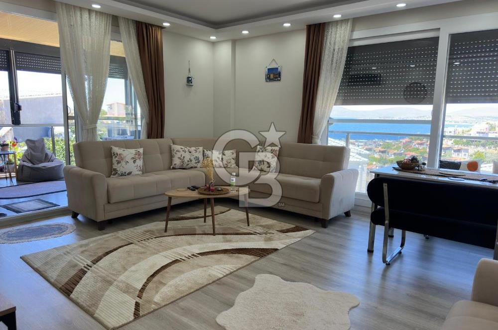 SEFERİHİSAR VADİ SİTESİNDE 2+1 FULL DENİZ MANZARALI EŞYALI SATILIK 2+1 DAİRE
