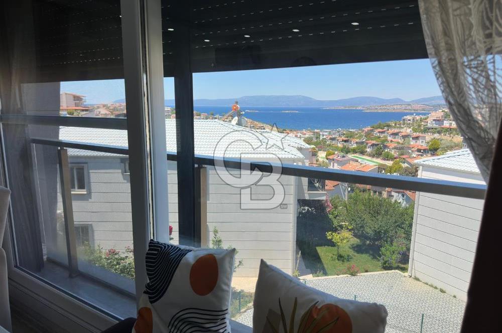 SEFERİHİSAR VADİ SİTESİNDE 2+1 FULL DENİZ MANZARALI EŞYALI SATILIK 2+1 DAİRE