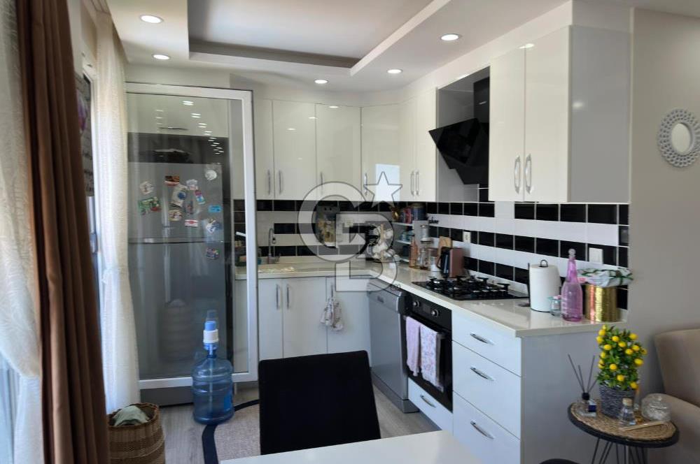 SEFERİHİSAR VADİ SİTESİNDE 2+1 FULL DENİZ MANZARALI EŞYALI SATILIK 2+1 DAİRE