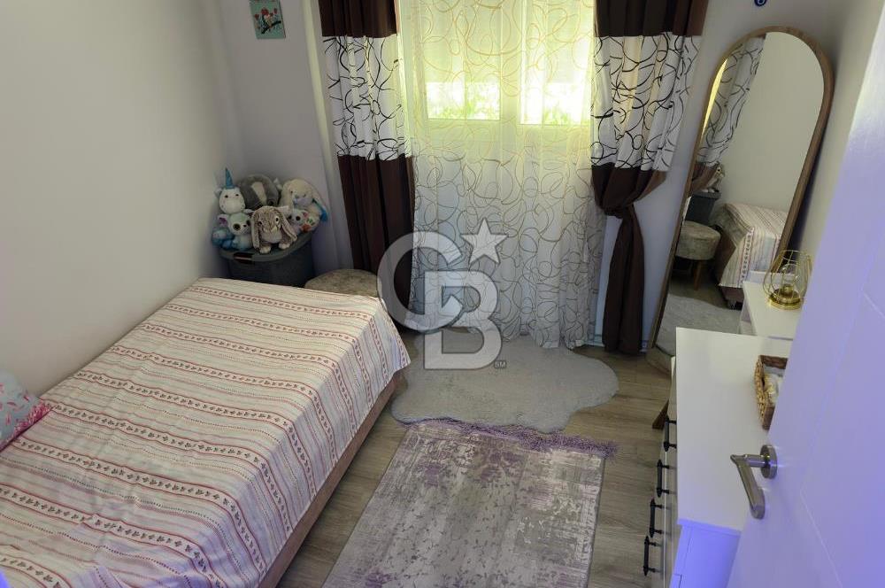 SEFERİHİSAR VADİ SİTESİNDE 2+1 FULL DENİZ MANZARALI EŞYALI SATILIK 2+1 DAİRE