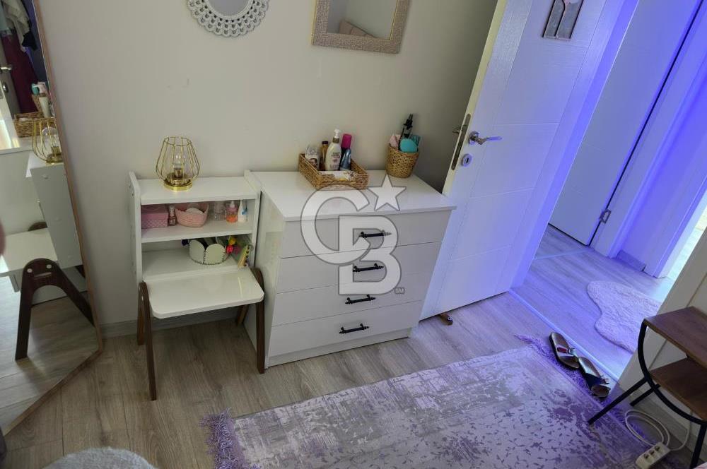 SEFERİHİSAR VADİ SİTESİNDE 2+1 FULL DENİZ MANZARALI EŞYALI SATILIK 2+1 DAİRE
