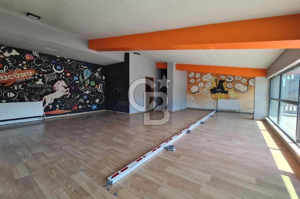 ŞEHRİN MERKEZİ OFFİCEONE PLAZA'DA KİRALIK TERASLI LÜKS OFİS