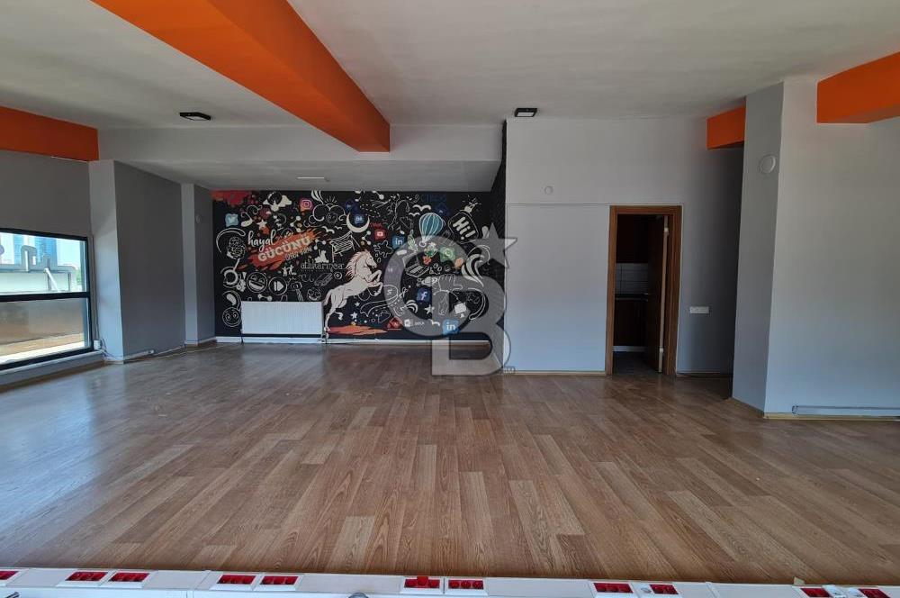 ŞEHRİN MERKEZİ OFFİCEONE PLAZA'DA KİRALIK TERASLI LÜKS OFİS