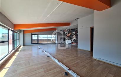 ŞEHRİN MERKEZİ OFFİCEONE PLAZA'DA KİRALIK TERASLI LÜKS OFİS