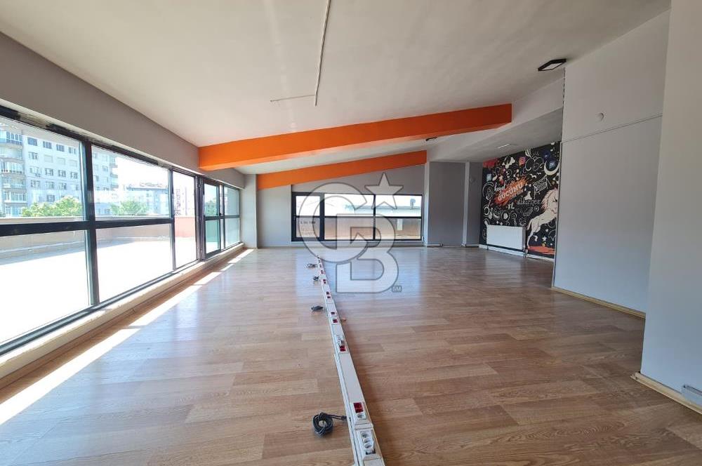 ŞEHRİN MERKEZİ OFFİCEONE PLAZA'DA KİRALIK TERASLI LÜKS OFİS