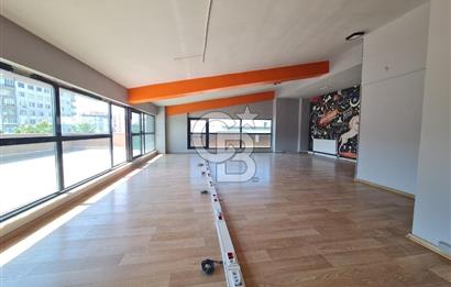 ŞEHRİN MERKEZİ OFFİCEONE PLAZA'DA KİRALIK TERASLI LÜKS OFİS