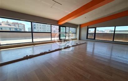 ŞEHRİN MERKEZİ OFFİCEONE PLAZA'DA KİRALIK TERASLI LÜKS OFİS