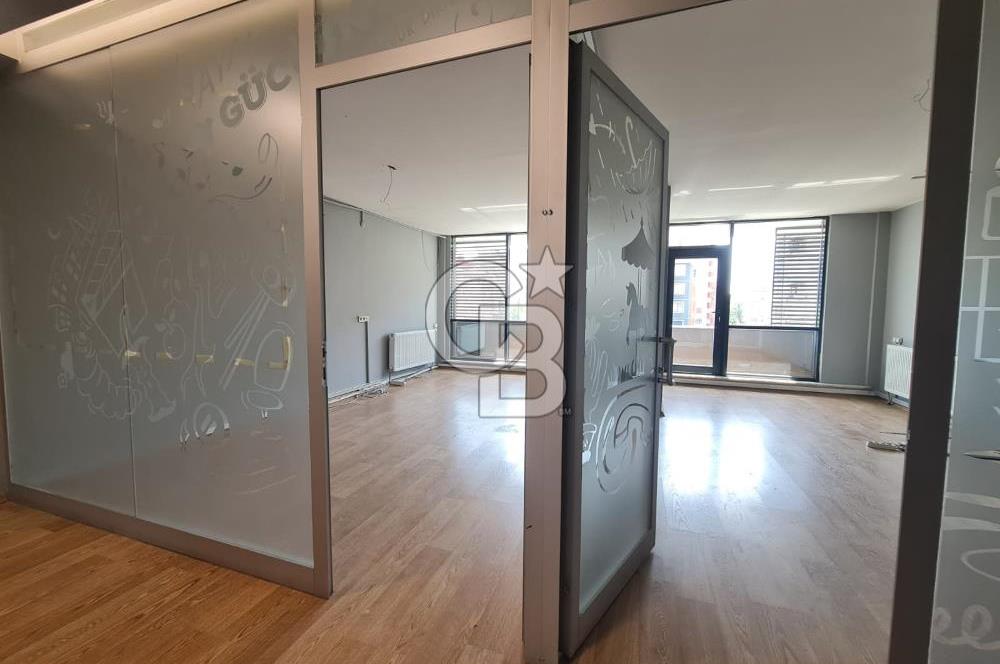 ŞEHRİN MERKEZİ OFFİCEONE PLAZA'DA KİRALIK TERASLI LÜKS OFİS