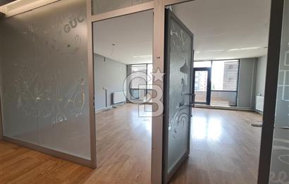 ŞEHRİN MERKEZİ OFFİCEONE PLAZA'DA KİRALIK TERASLI LÜKS OFİS