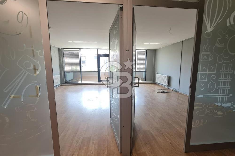 ŞEHRİN MERKEZİ OFFİCEONE PLAZA'DA KİRALIK TERASLI LÜKS OFİS