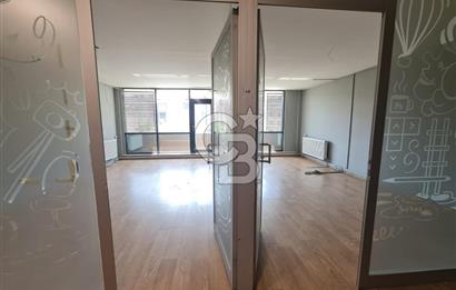 ŞEHRİN MERKEZİ OFFİCEONE PLAZA'DA KİRALIK TERASLI LÜKS OFİS