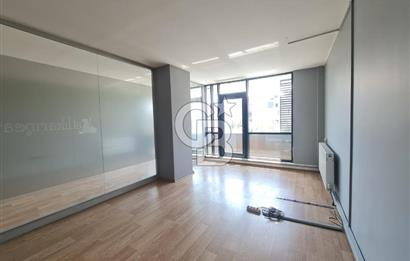 ŞEHRİN MERKEZİ OFFİCEONE PLAZA'DA KİRALIK TERASLI LÜKS OFİS