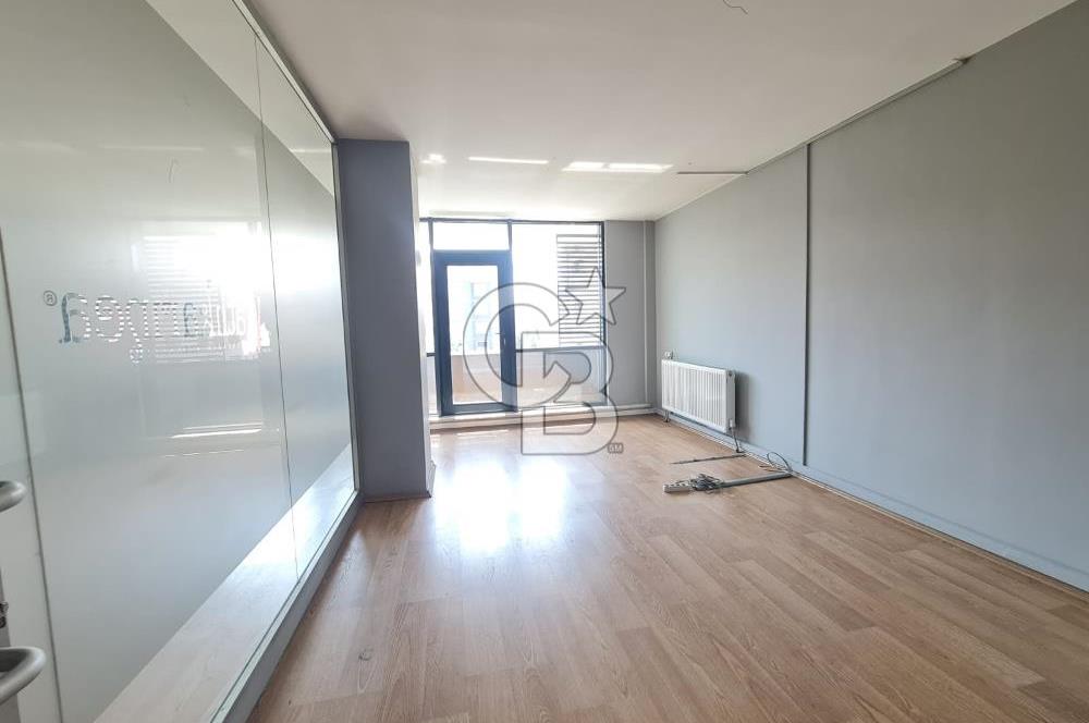 ŞEHRİN MERKEZİ OFFİCEONE PLAZA'DA KİRALIK TERASLI LÜKS OFİS