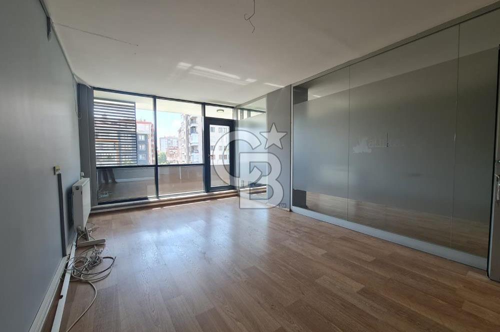 ŞEHRİN MERKEZİ OFFİCEONE PLAZA'DA KİRALIK TERASLI LÜKS OFİS
