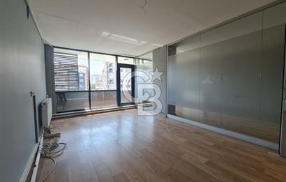 ŞEHRİN MERKEZİ OFFİCEONE PLAZA'DA KİRALIK TERASLI LÜKS OFİS