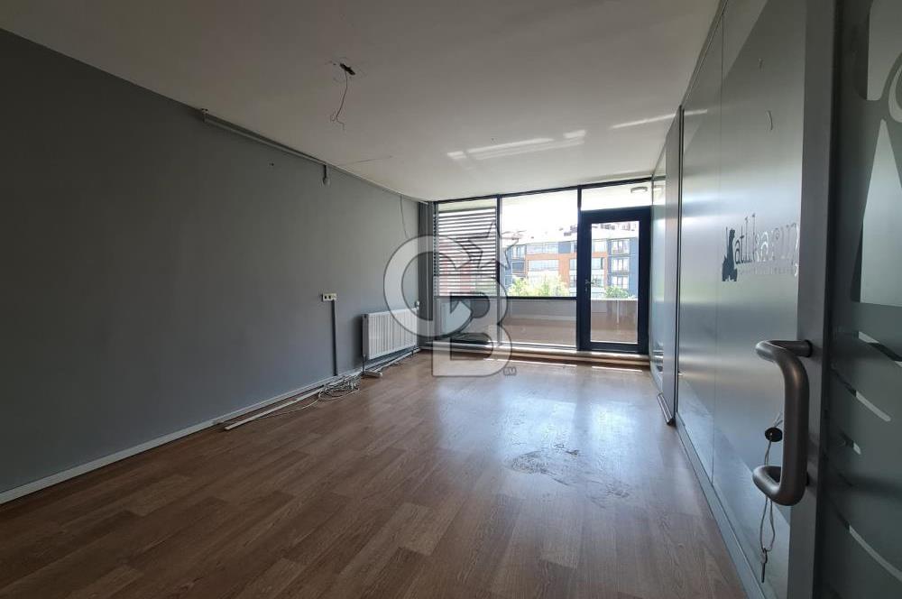 ŞEHRİN MERKEZİ OFFİCEONE PLAZA'DA KİRALIK TERASLI LÜKS OFİS