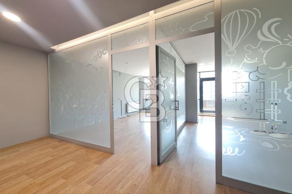 ŞEHRİN MERKEZİ OFFİCEONE PLAZA'DA KİRALIK TERASLI LÜKS OFİS