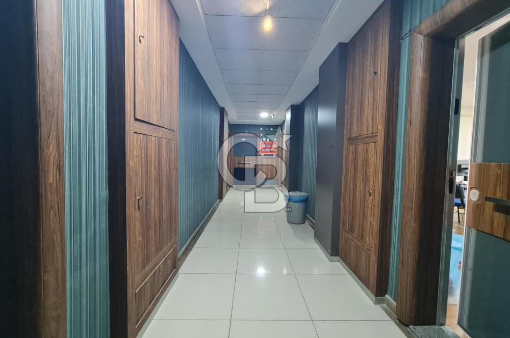 ŞEHRİN MERKEZİ OFFİCEONE PLAZA'DA KİRALIK TERASLI LÜKS OFİS