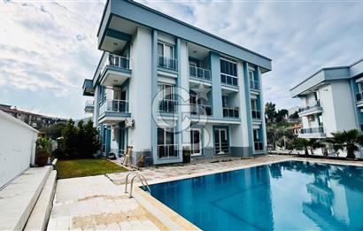 Yenifoça'da Havuzlu Site İçerisinde Kiralık 2+1 Eşyalı Daire
