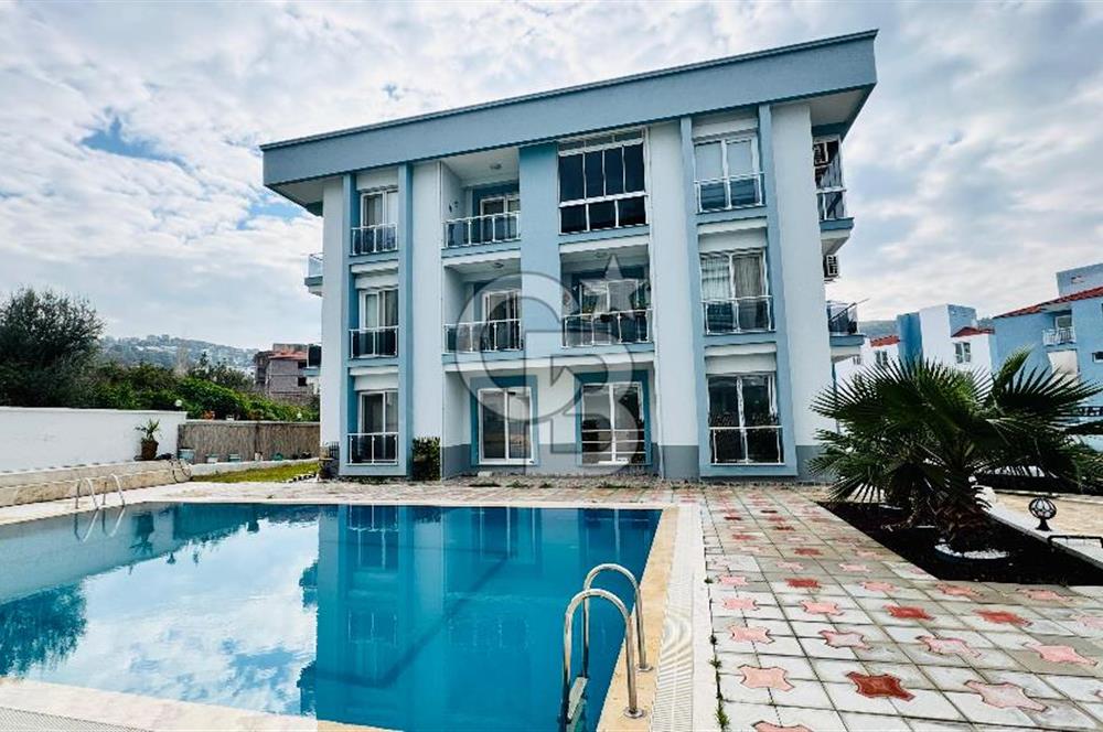 Yenifoça'da Havuzlu Site İçerisinde Kiralık 2+1 Eşyalı Daire