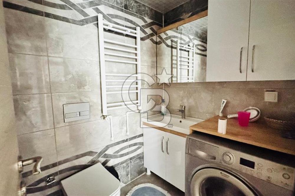Yenifoça'da Havuzlu Site İçerisinde Kiralık 2+1 Eşyalı Daire