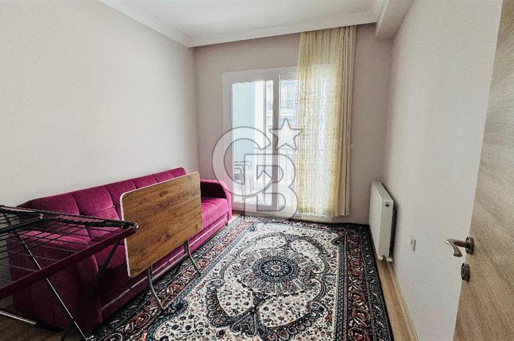Yenifoça'da Havuzlu Site İçerisinde Kiralık 2+1 Eşyalı Daire