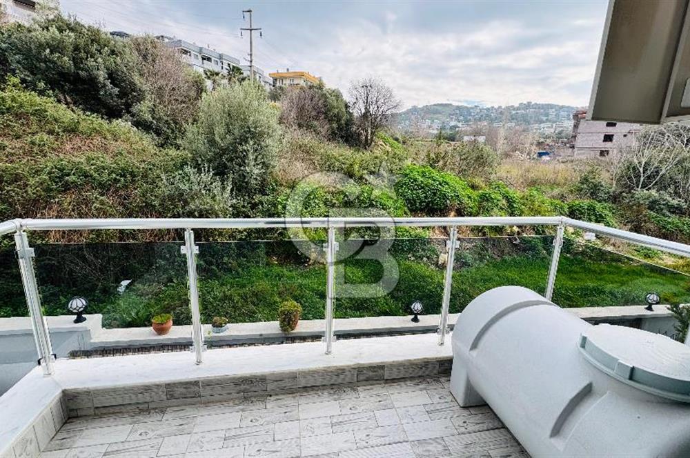 Yenifoça'da Havuzlu Site İçerisinde Kiralık 2+1 Eşyalı Daire