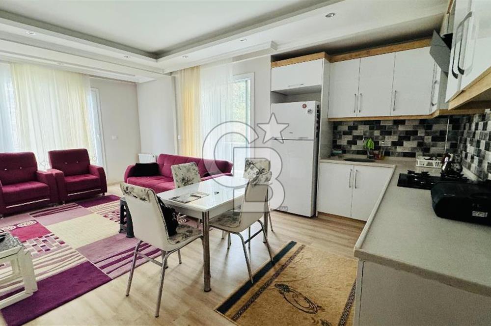 Yenifoça'da Havuzlu Site İçerisinde Kiralık 2+1 Eşyalı Daire