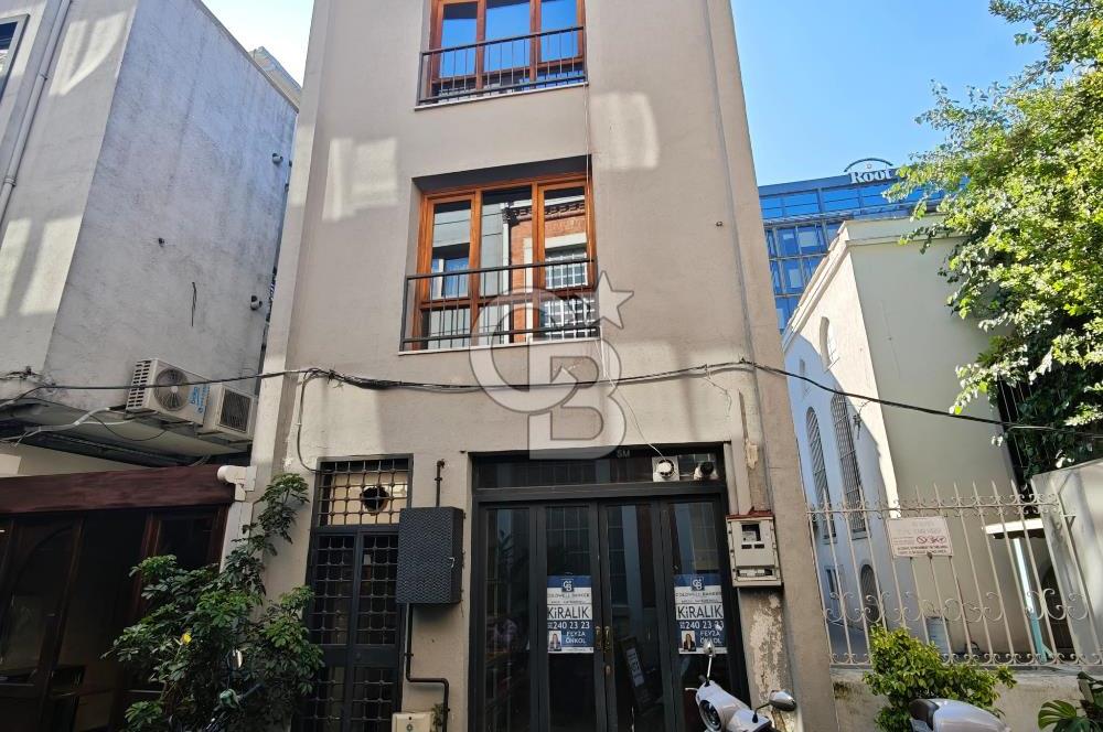 KARAKÖY'ÜN EN HAREKETLİ SOKAĞINDA KİRALIK BİNA!