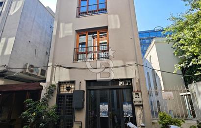 KARAKÖY'ÜN EN HAREKETLİ SOKAĞINDA KİRALIK BİNA!