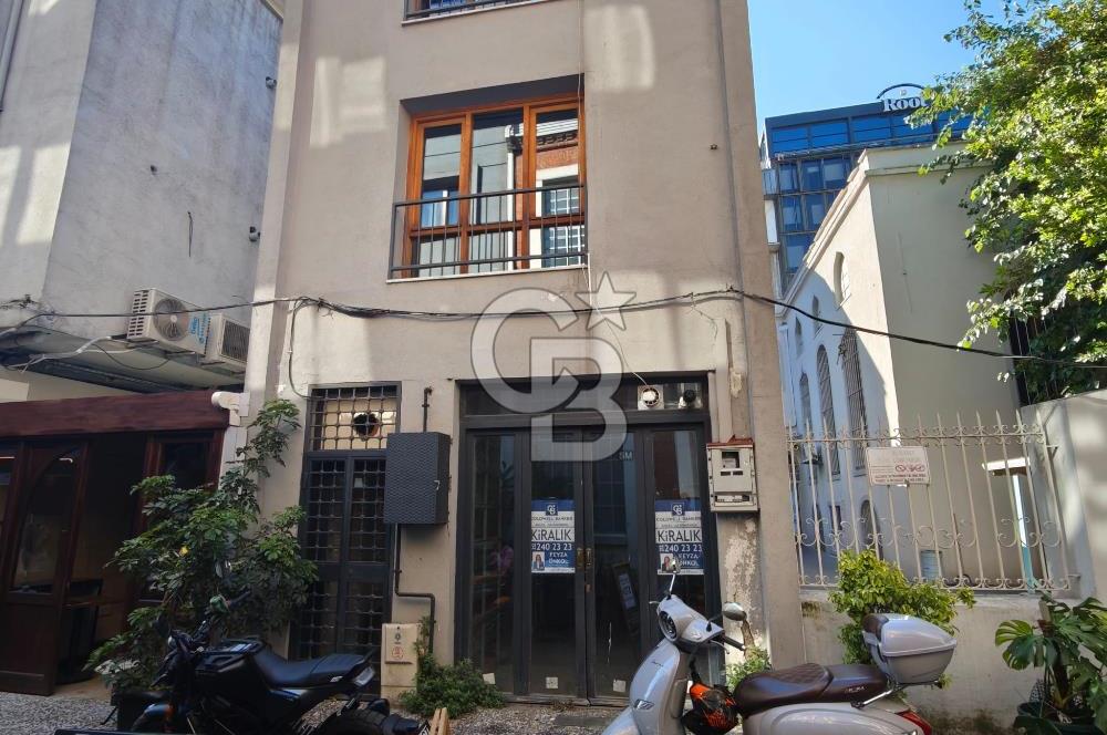 KARAKÖY'ÜN EN HAREKETLİ SOKAĞINDA KİRALIK BİNA!