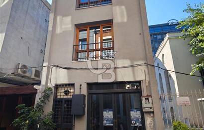 KARAKÖY'ÜN EN HAREKETLİ SOKAĞINDA KİRALIK BİNA!