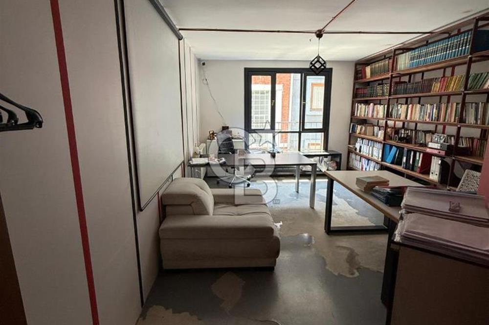 KARAKÖY'ÜN EN HAREKETLİ SOKAĞINDA KİRALIK BİNA!
