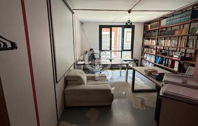 KARAKÖY'ÜN EN HAREKETLİ SOKAĞINDA KİRALIK BİNA!