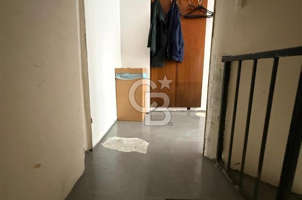 KARAKÖY'ÜN EN HAREKETLİ SOKAĞINDA KİRALIK BİNA!