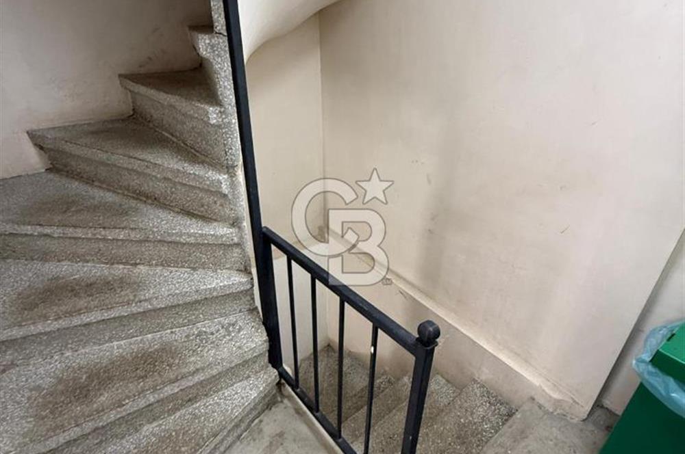 KARAKÖY'ÜN EN HAREKETLİ SOKAĞINDA KİRALIK BİNA!