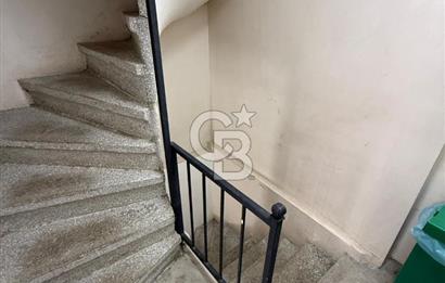 KARAKÖY'ÜN EN HAREKETLİ SOKAĞINDA KİRALIK BİNA!