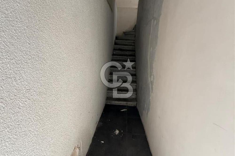 KARAKÖY'ÜN EN HAREKETLİ SOKAĞINDA KİRALIK BİNA!