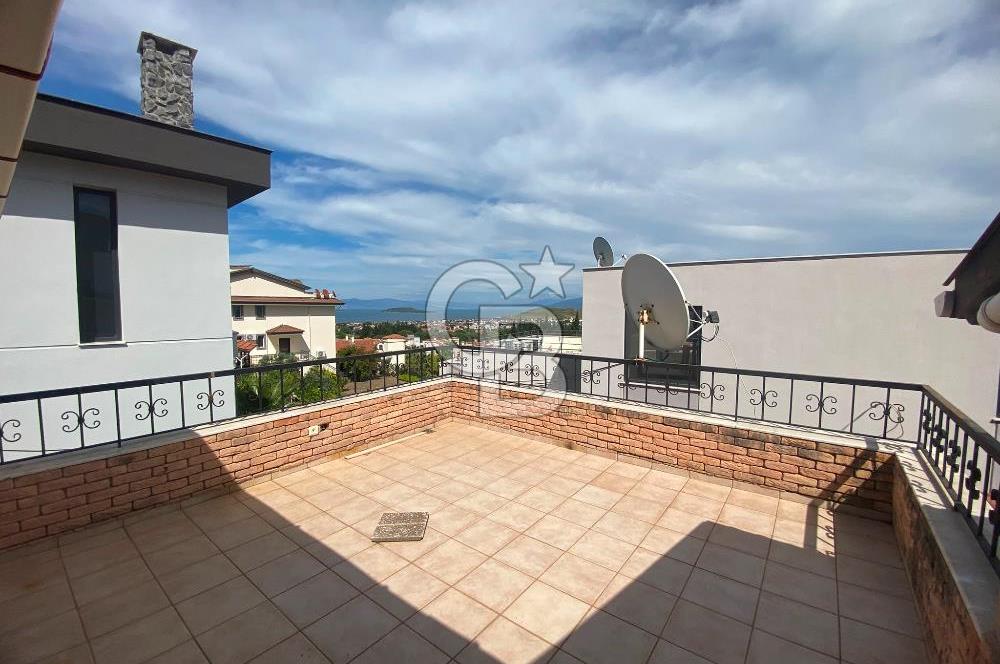 URLA ÇEŞMEALTI DENİZLİ MAHALLESİ'NDE 5+2 SATILIK  TRİPLEX VİLLA