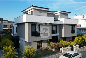 SEFERİHİSAR'DA 2 YILLIK BAHÇELİ TRİPLEKS 3+1 SATILIK VİLLA - 1 - 352896