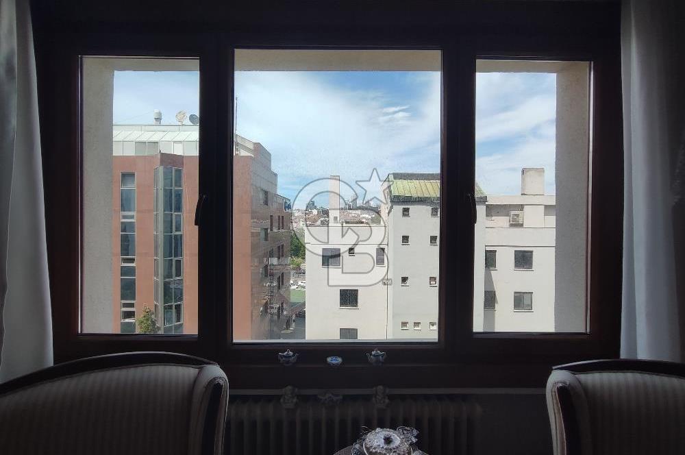 KADIKÖY SAHRAYICEDİT'TE METROYA YAKIN SATILIK 2+1 DAİRE