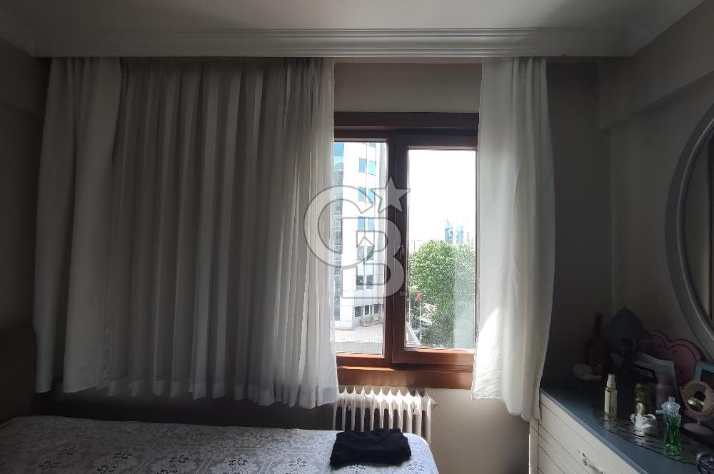KADIKÖY SAHRAYICEDİT'TE METROYA YAKIN SATILIK 2+1 DAİRE